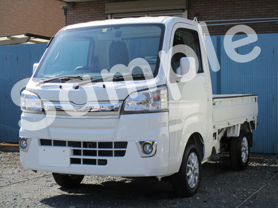 #7サンプル投稿 車種名 グレード 排気量 年式 装備ドラレコ前後 7インチナビ